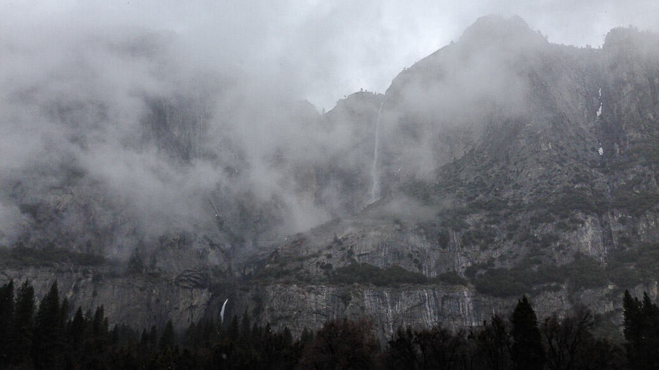 Visual no Yosemite no inverno: névoa e neve