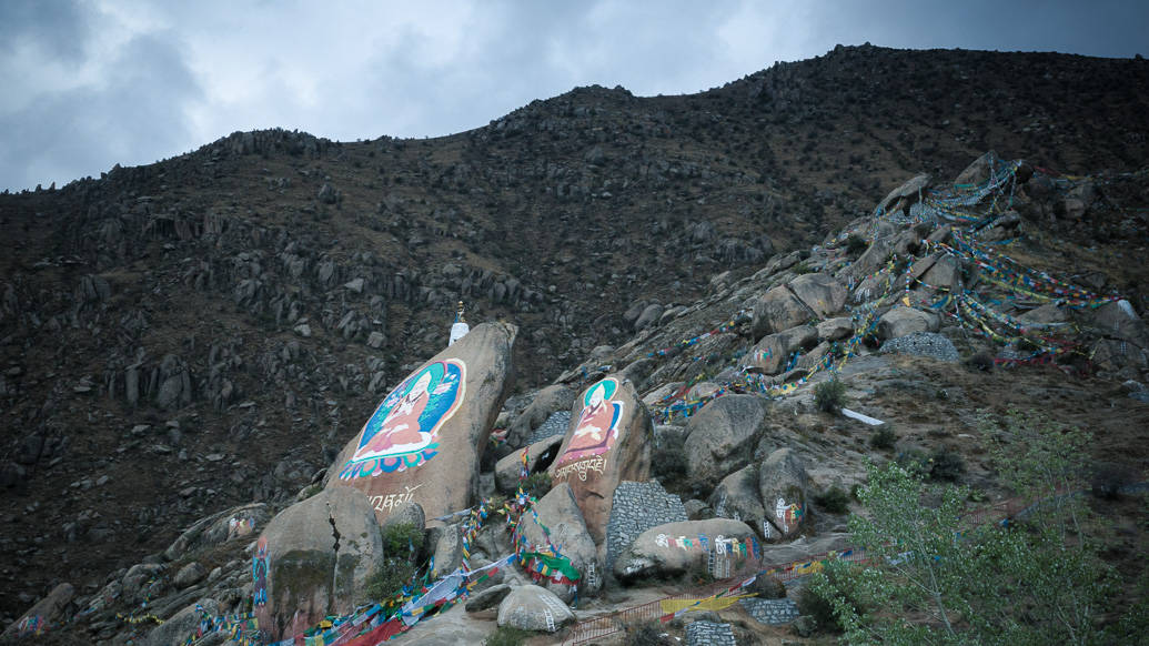 tibet-lhasa-drepung-pedras