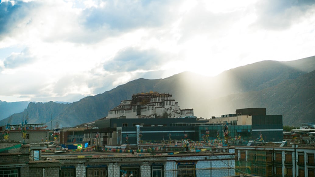 Fim de tarde com vista para o Potala, em Lhasa, Tibet