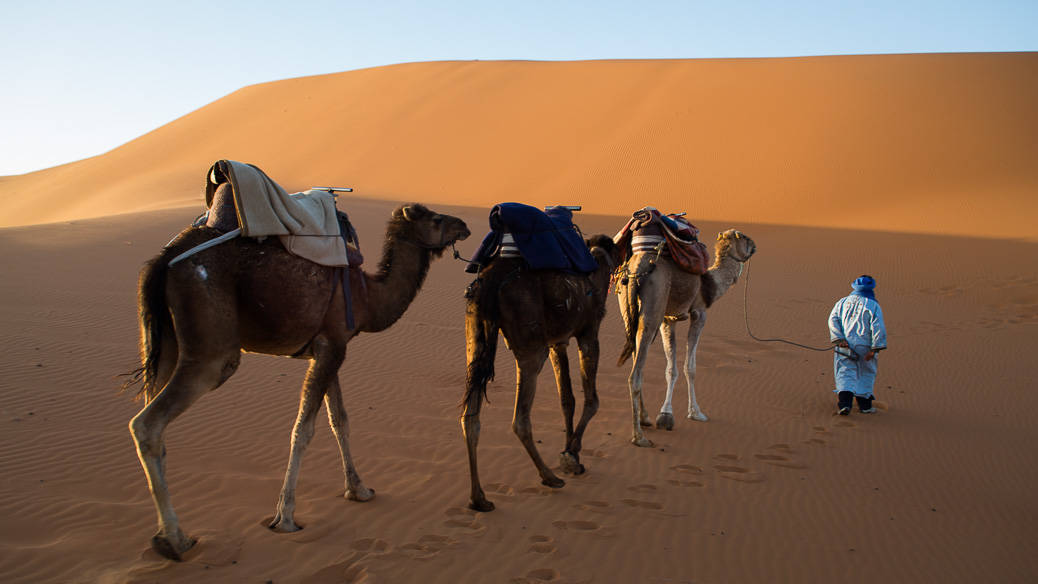 Como é passar a noite no deserto do Saara, no Marrocos