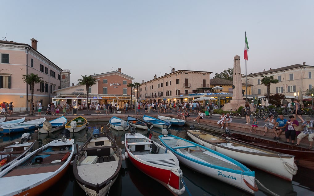 Barcos no Centro Histórico de Bardolino, no Lago di Garda