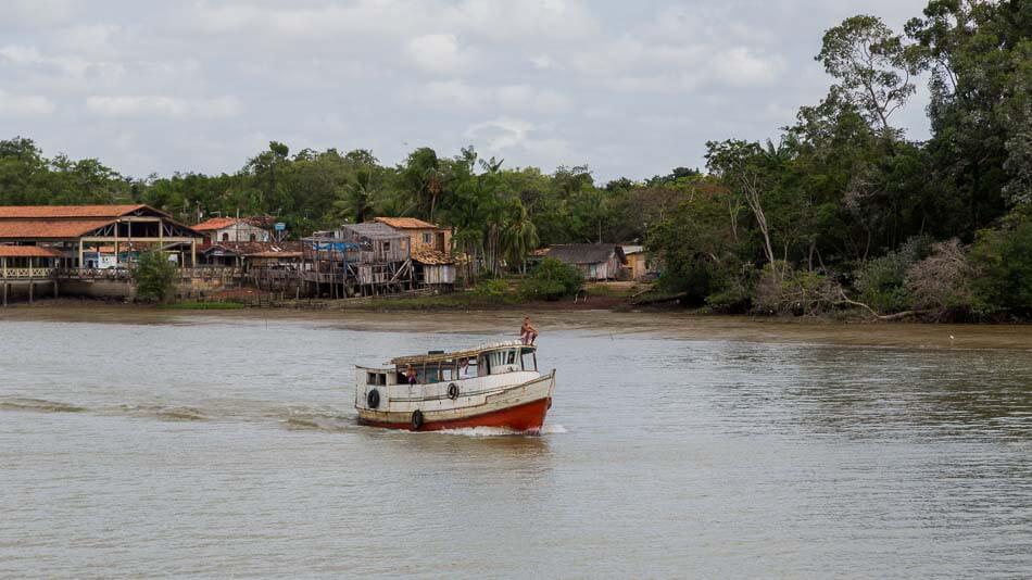 Viagem de barco para a Ilha do Marajó