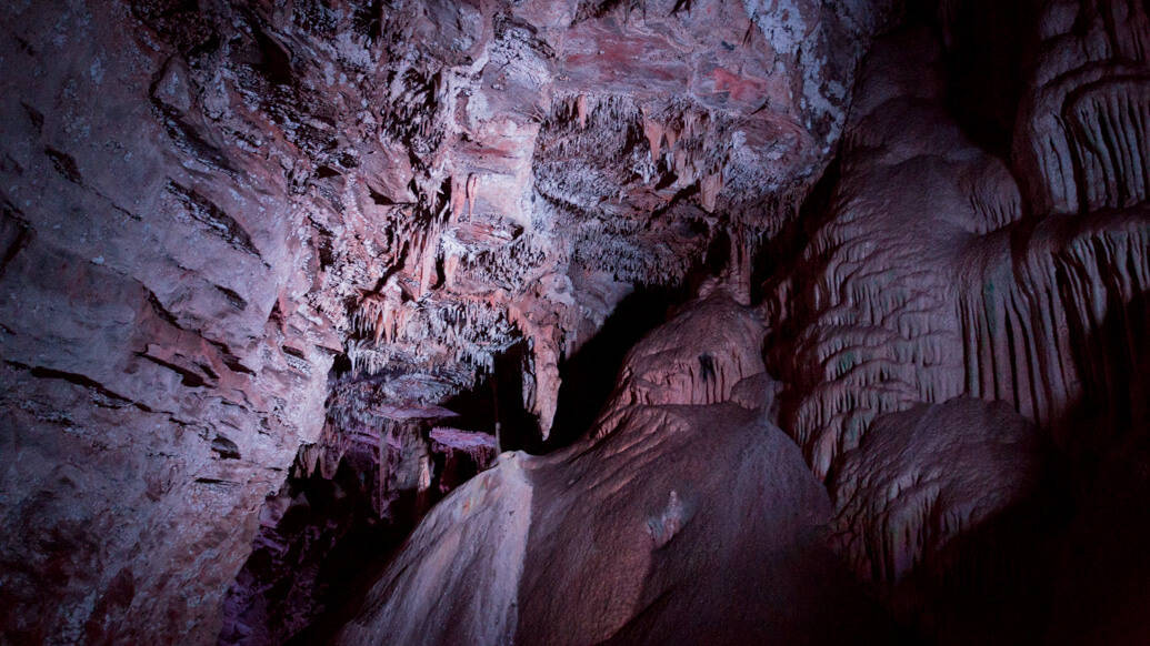 Interior da gruta Rei do Mato, em Sete Lagoas, MG