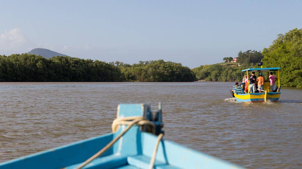 Passeio de barco pelo Rio Benevente