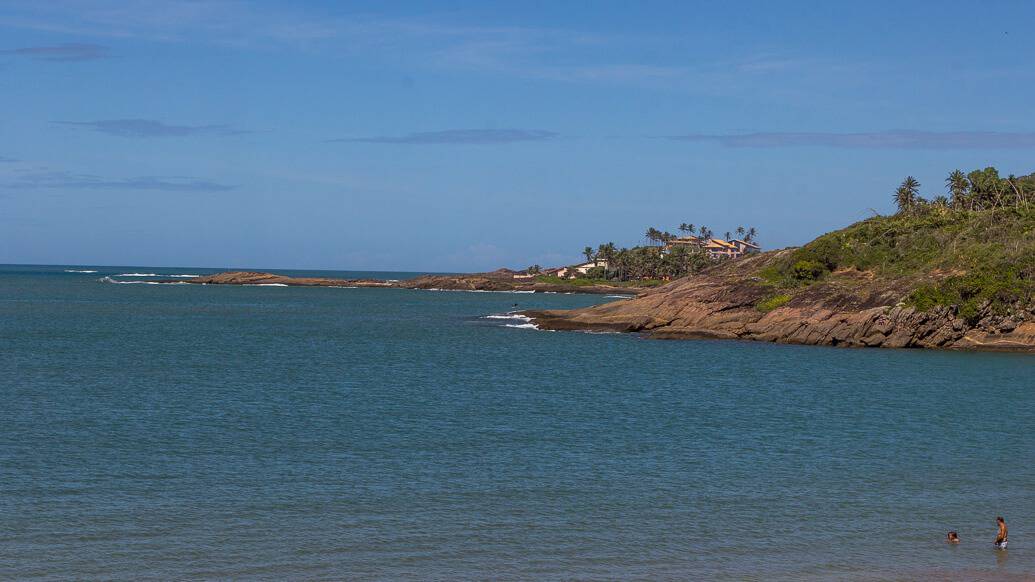 Praia de Bacuti, em Guarapari, ES