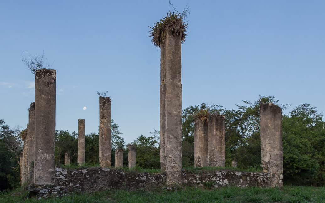 Ruínas no litoral sul do Espírito Santo