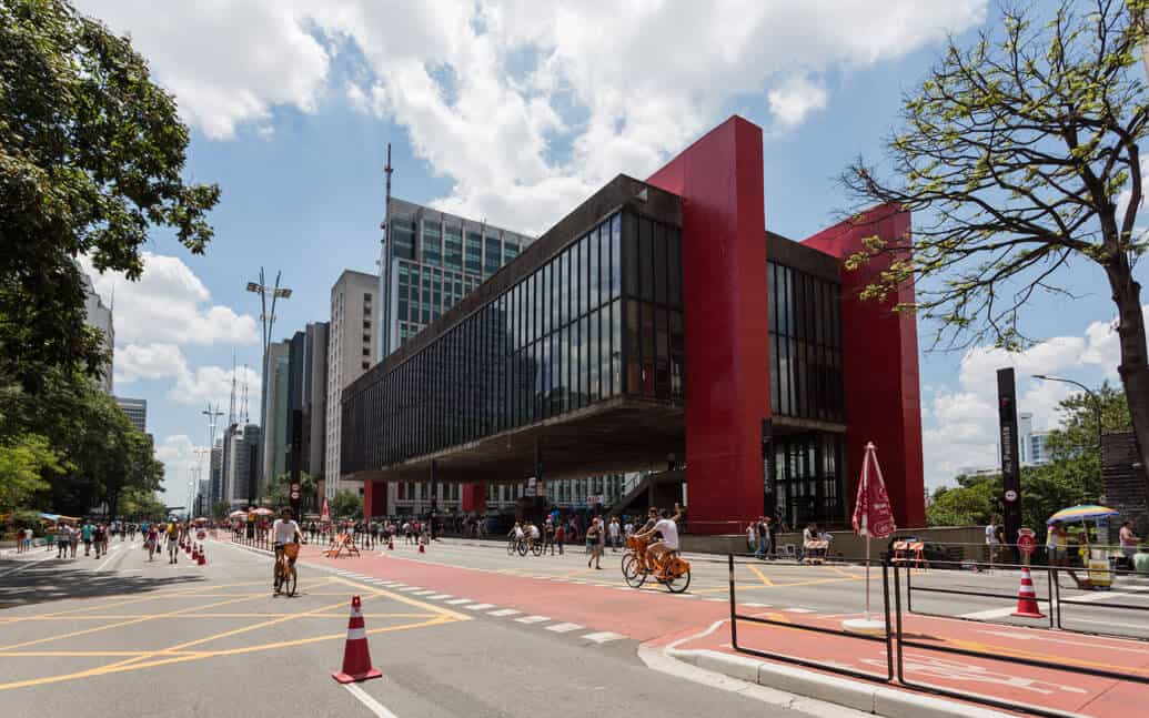 A Avenida Paulista é um dos melhores lugares para ficar em São Paulo.