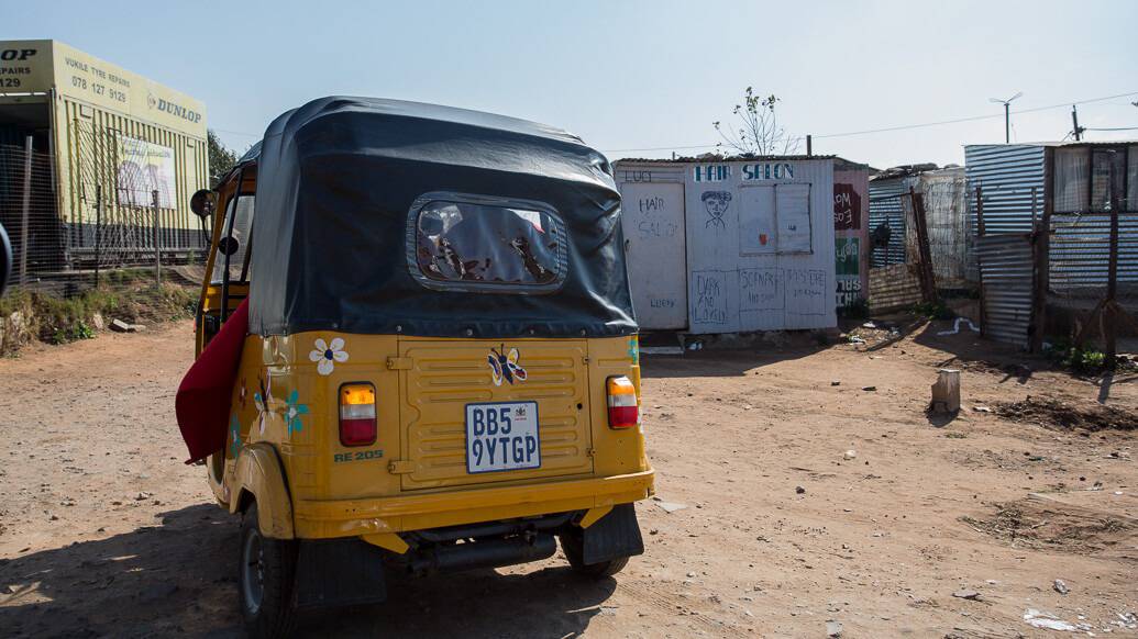 Passeio de tuk tuk em Soweto