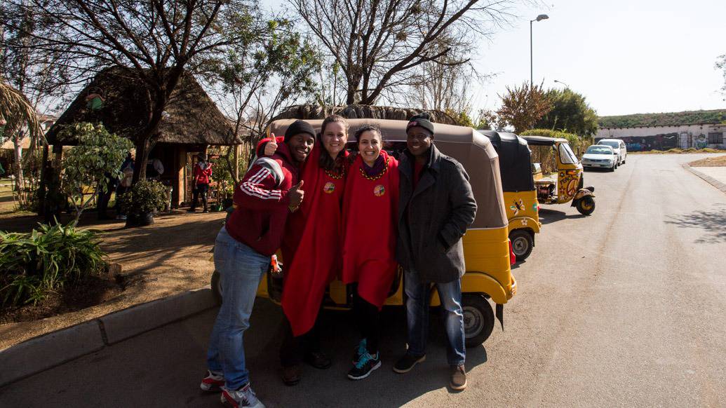 Passeio de tuk tuk em Soweto