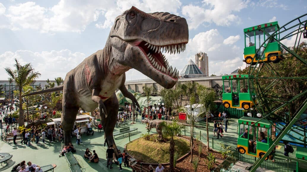 Parque com dinossauros T-Rex Park deixa a ciência de lado e