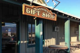 onde-ficar-no-death-valley-california-stovepipe-gift-shop