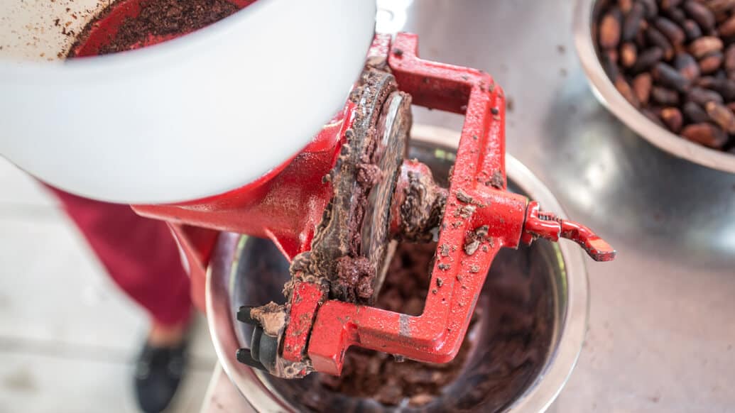 Processo de produção da barra de chocolate da Ilha do Combu