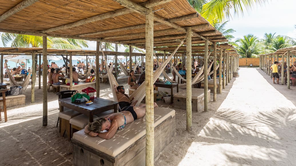 Redário no Hibiscus Beach Cub, na praia de Ipioca, em Alagoas