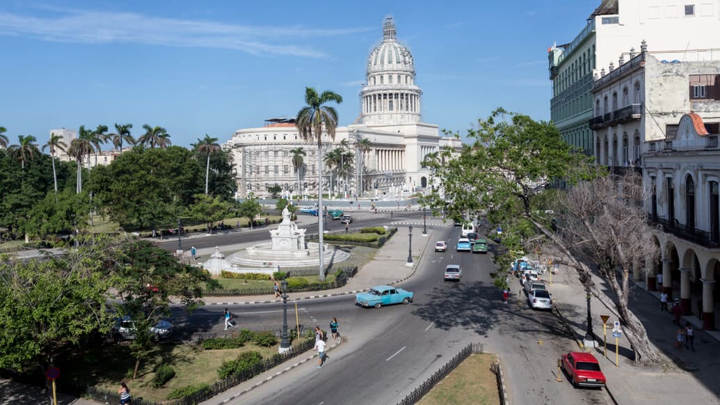 Vista do balcão do apartamento Cárdenas, em Havana