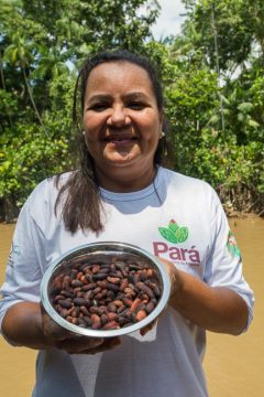 A emocionante história de dona Nena e o chocolate da Ilha do Combu