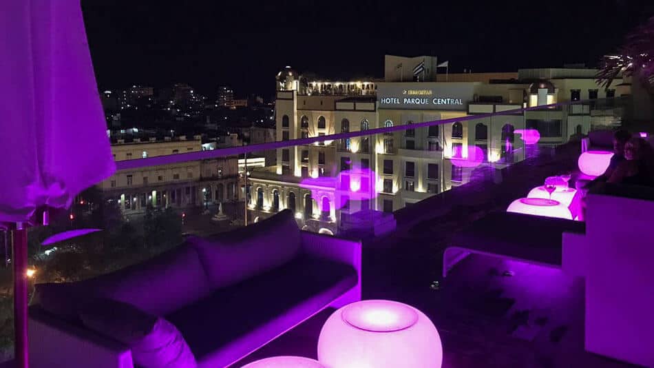 Terraço do Gran Hotel Manzana Kempinski em Havana