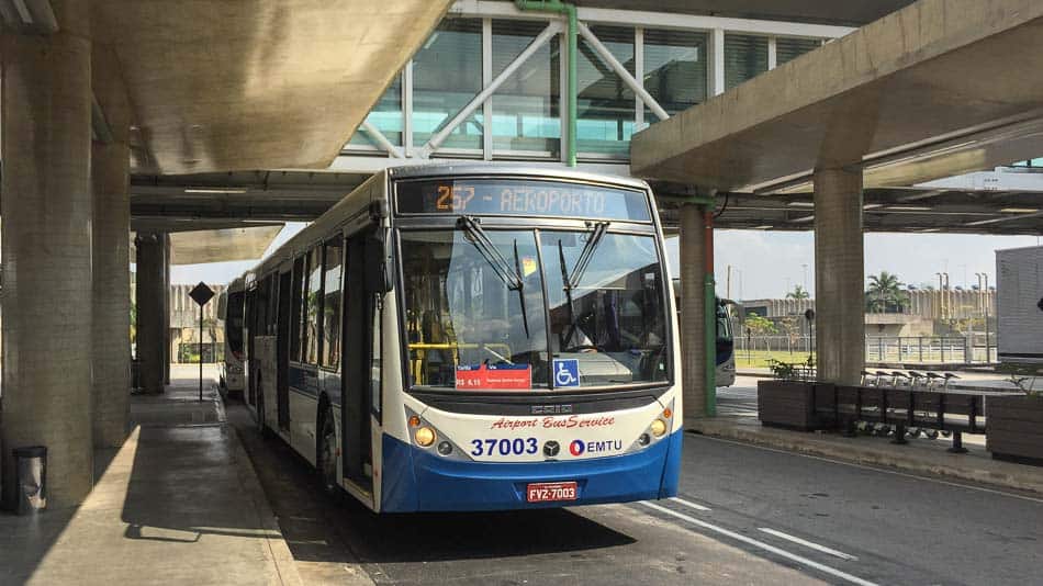 Qual é a maneira mais rápida e barata de chegar ao aeroporto de Guarulhos? Trem ou ônibus?