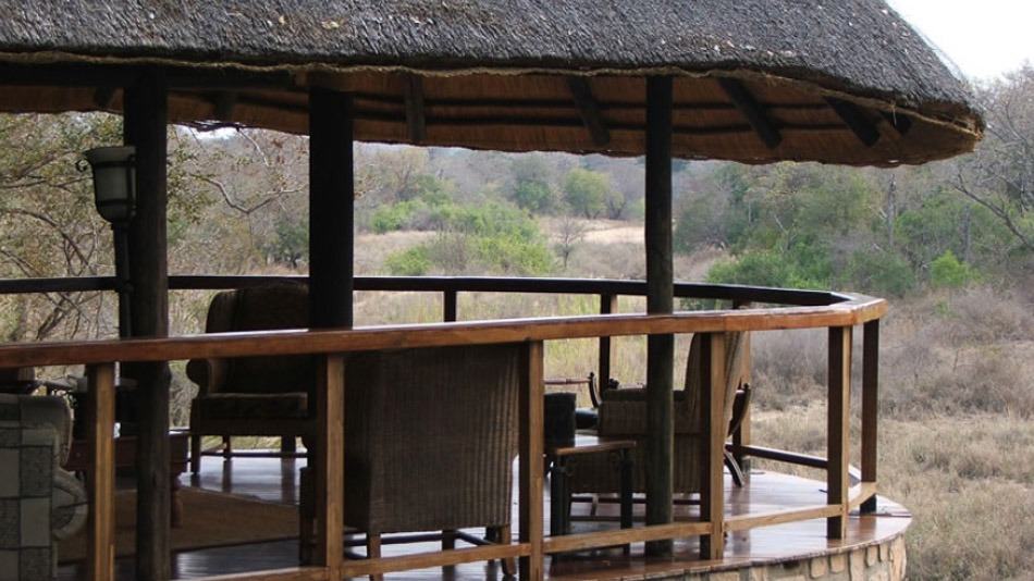 Deck de observação em lodge na reserva Thornybush