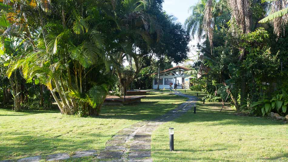 Natureza na Vila Jacaa, pousada em contêineres em Ubatuba, SP