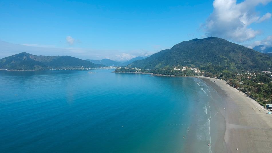 Vista aérea da Praia da Enseada, em Ubatuba, SP