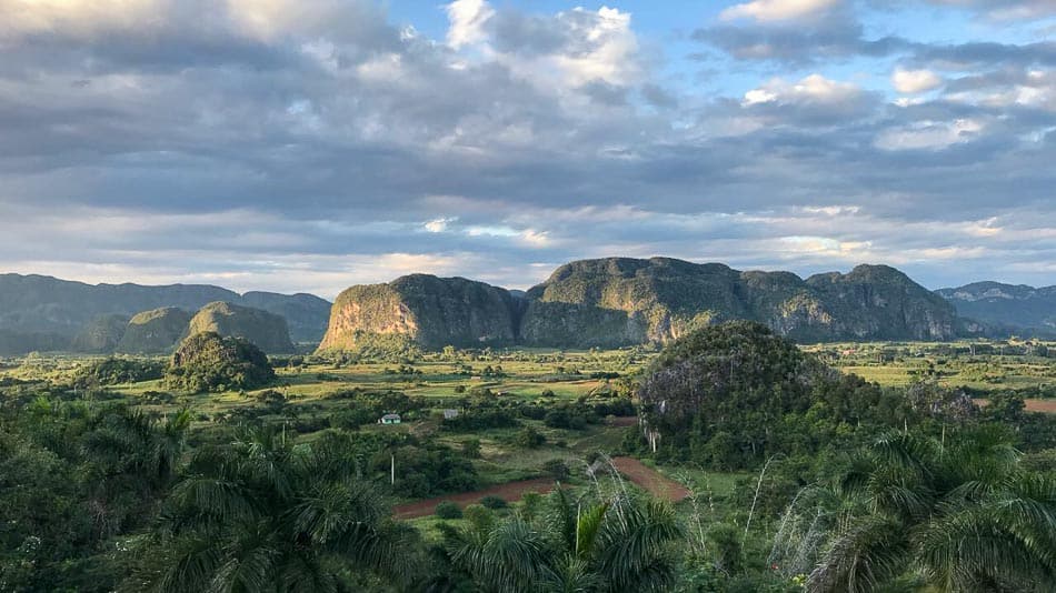 Vista panorâmica para o belo Vale de Viñales, em Cuba