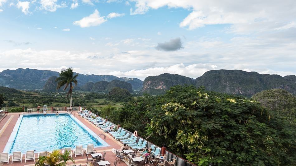 PIscina do hotel Jasmine, com vista para o Vale de Viñales, em Cuba