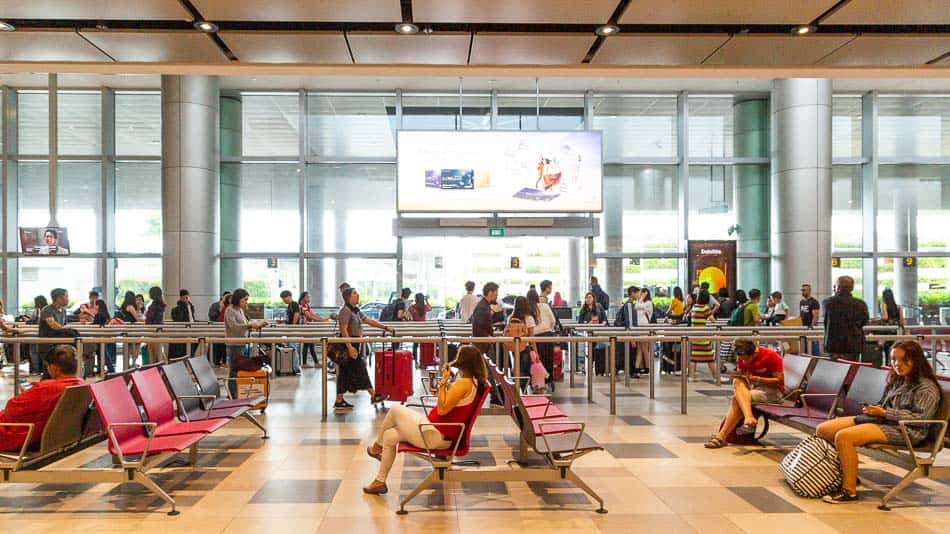 Fila no táxi no aeroporto Changi em Singapura