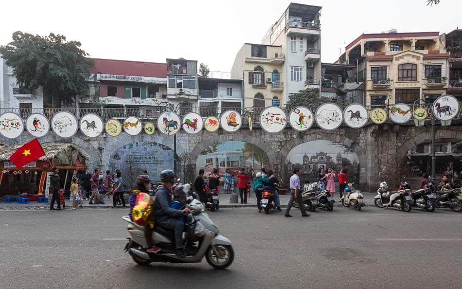 Murais da rua Phung Hung em Hanoi