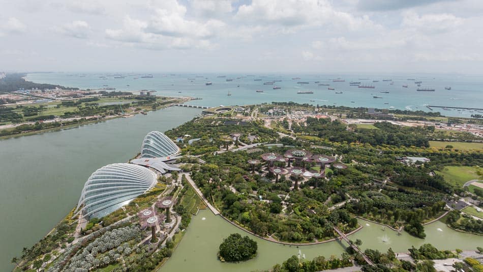 Vista do alto do Sands SkyPark, o observatório do hotel Marina Bay Sands