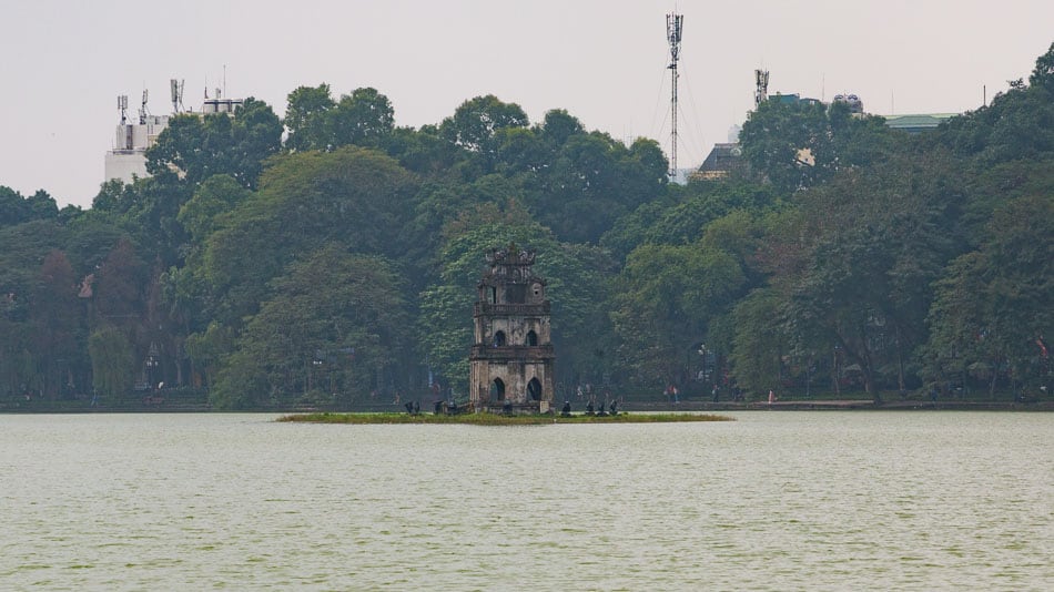 Torre da Tartaruga (Thap Rùa), construída no centro do lago Hoan Kiem