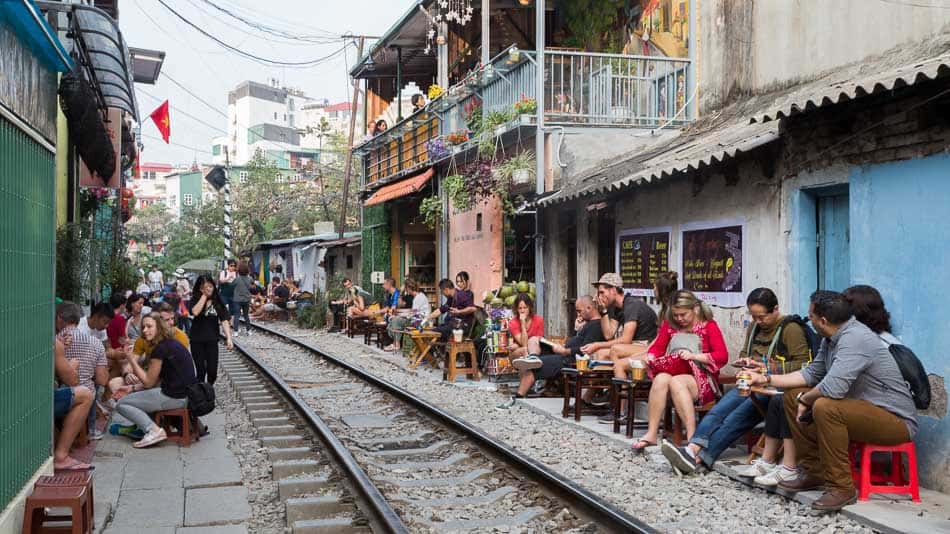 Bares na Train Street em Hanoi