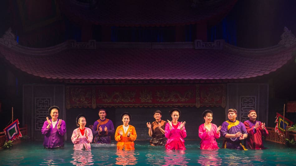 Artistas do Water Puppet Show em Hanoi