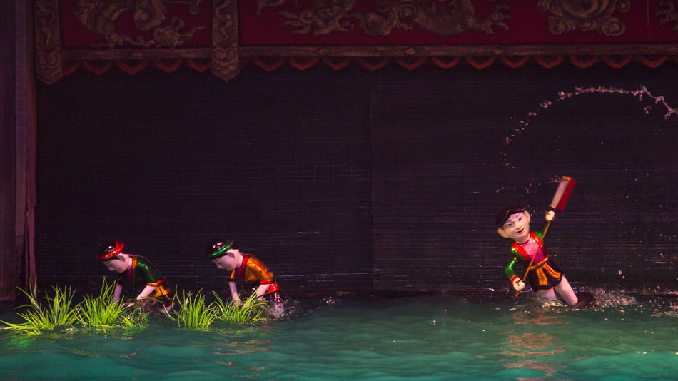 Lenda contada por artistas do Water Puppet Show