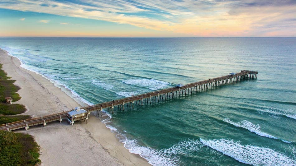 Vista aérea de Juno Beach em Palm Beaches