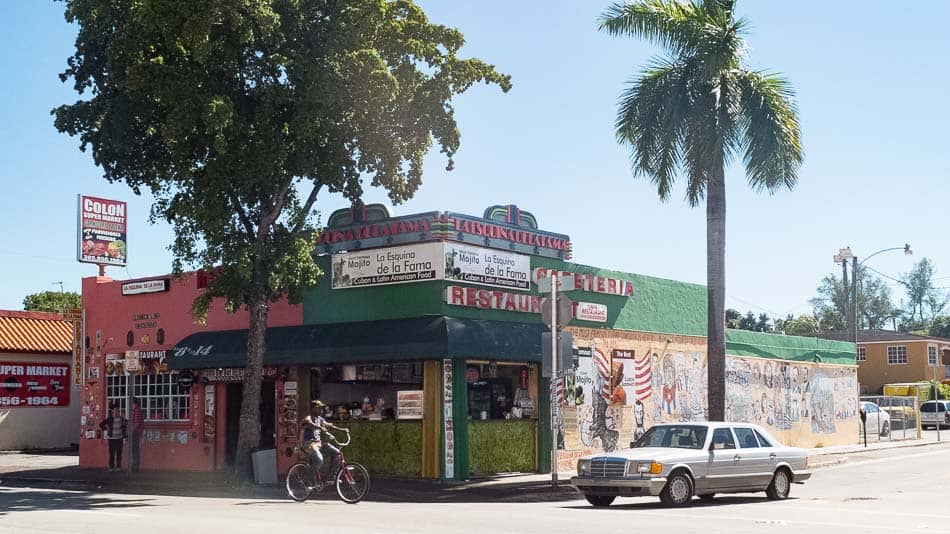 Chegar de carro e estacionar em Little Havana