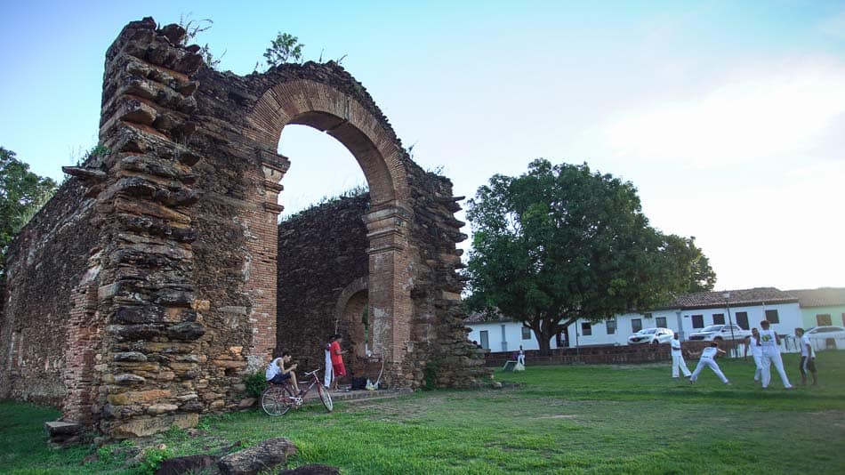 Ruínas da Igreja de Nossa Senhora do Rosário dos Pretos, em Natividade