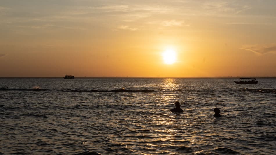 Pôr do sol da Ponta do Cururu, em Alter do Chão