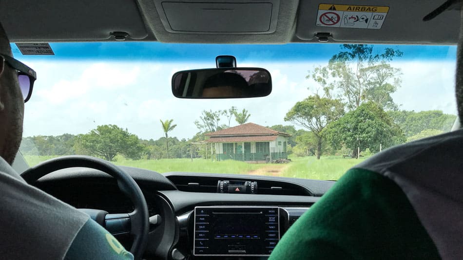 De carro até o Stonehenge do Amapá em Calçoene