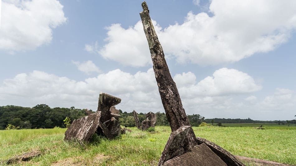 Monolítos no Stonehenge do Amapá