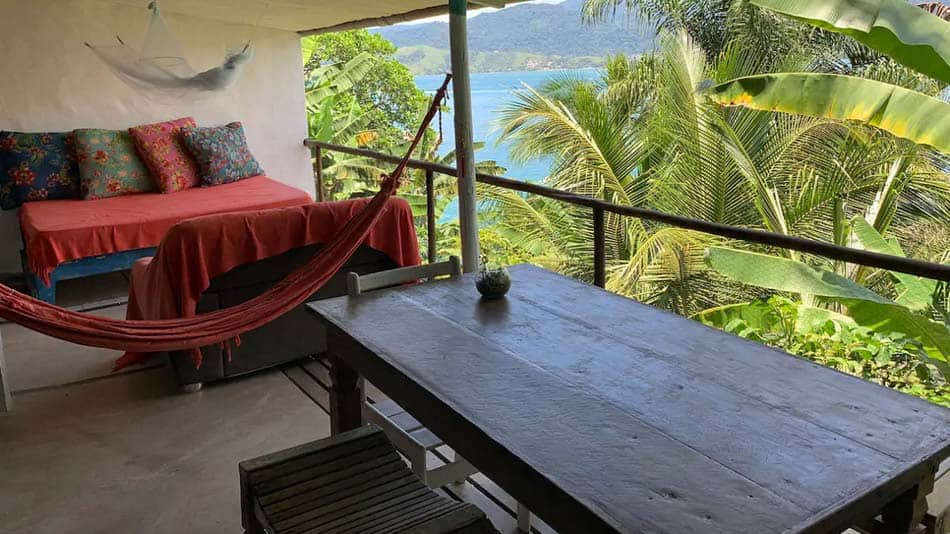 Casa para alugar em Ilhabela: cabana sobre o mar