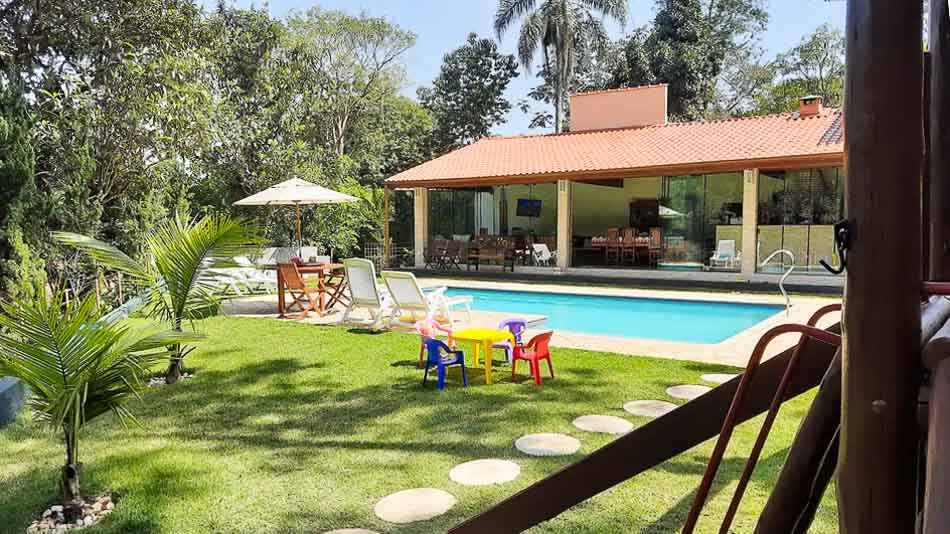 Airbnb perto de SP: Casa com piscina e hidromassagem em Arujá