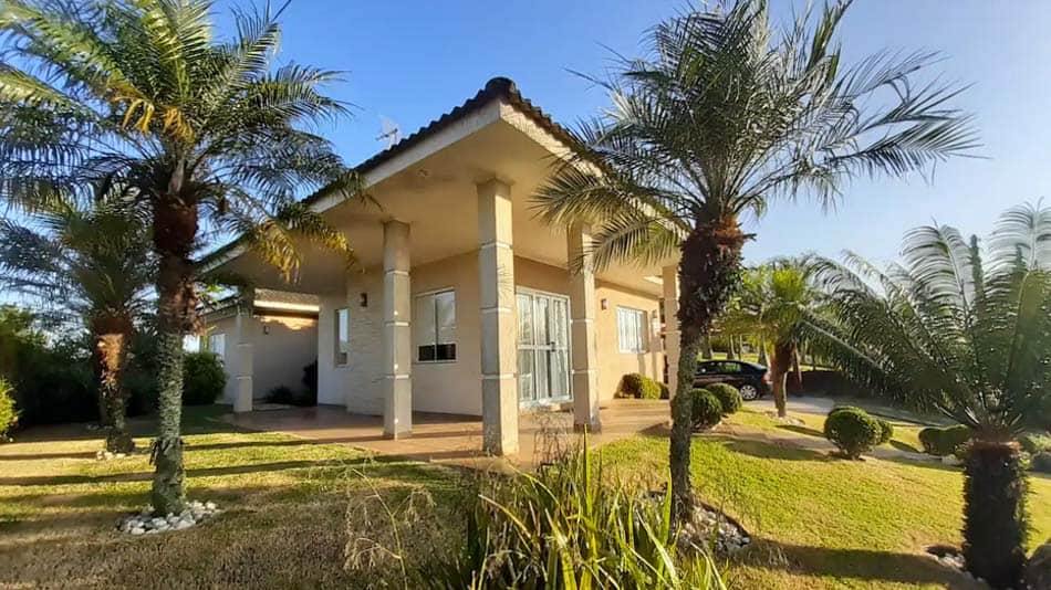 Casa com piscina para aluguel no Airbnb em Atibaia