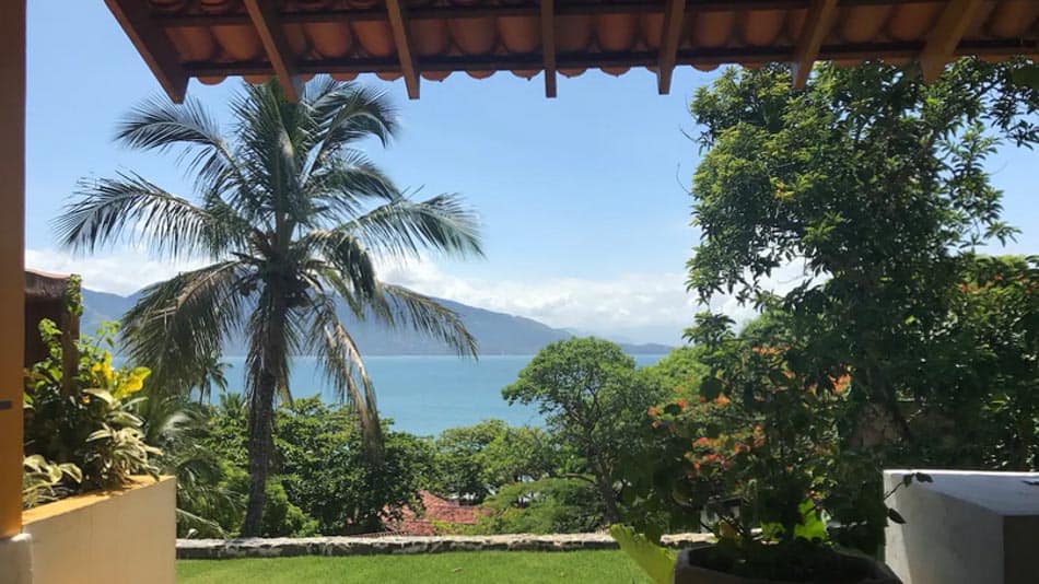 Casa com vista para alugar no Airbnb em Ilhabela, na praia do Pinto