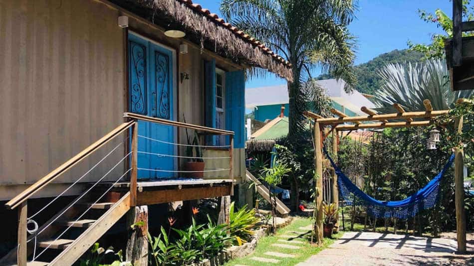 Chalé em container para alugar no Airbnb em Ubatuba na Praia das Toninhas