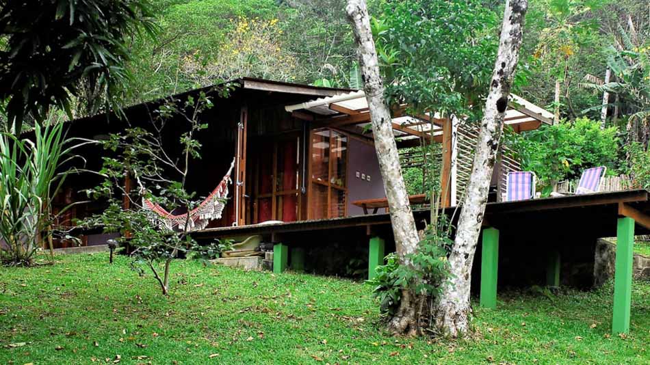 Casa container para alugar no Airbnb em Ubatuba na Praia da Fortaleza