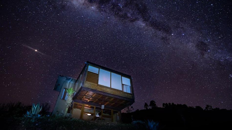Airbnb em Gonçalves: Bangalô de vidro