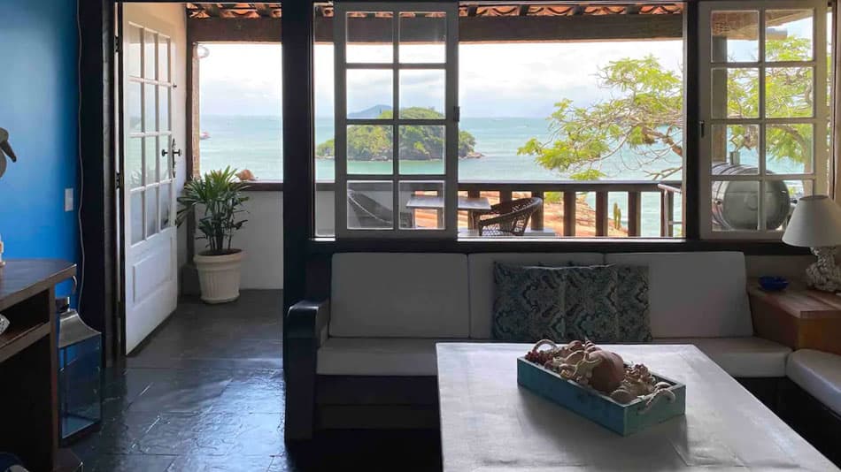 Casa com vista para aluguel no Airbnb em Buzios