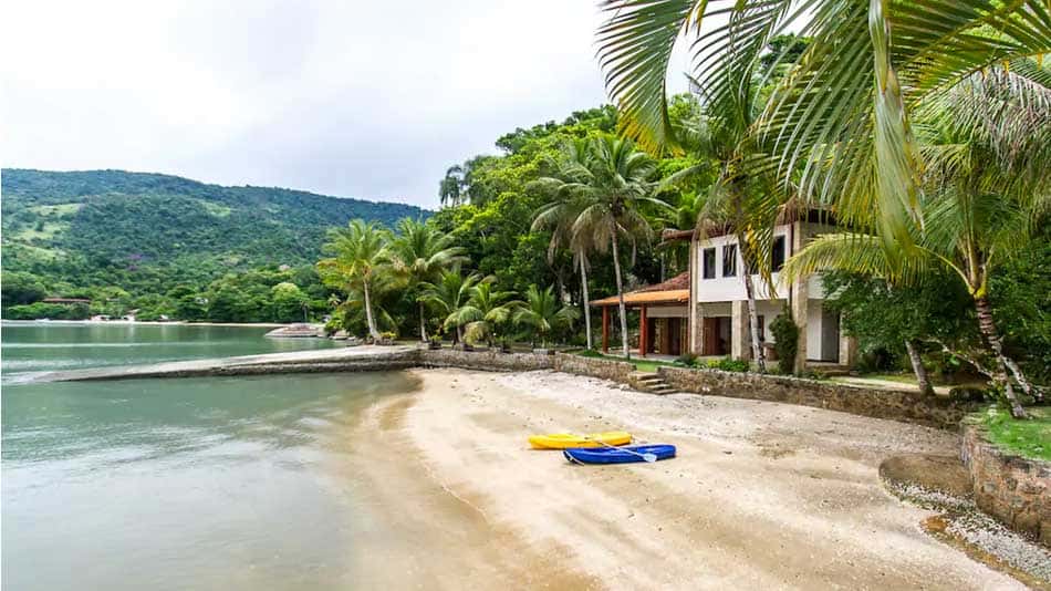 Casa a beira mar para alugar no Airbnb em Paraty