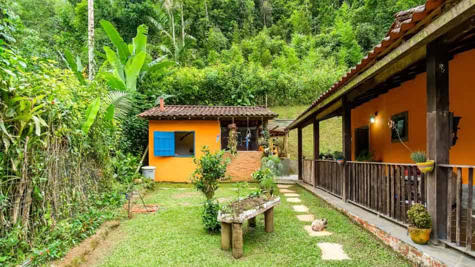 Casa para alugar no Airbnb em Paraty com fogão a lenha
