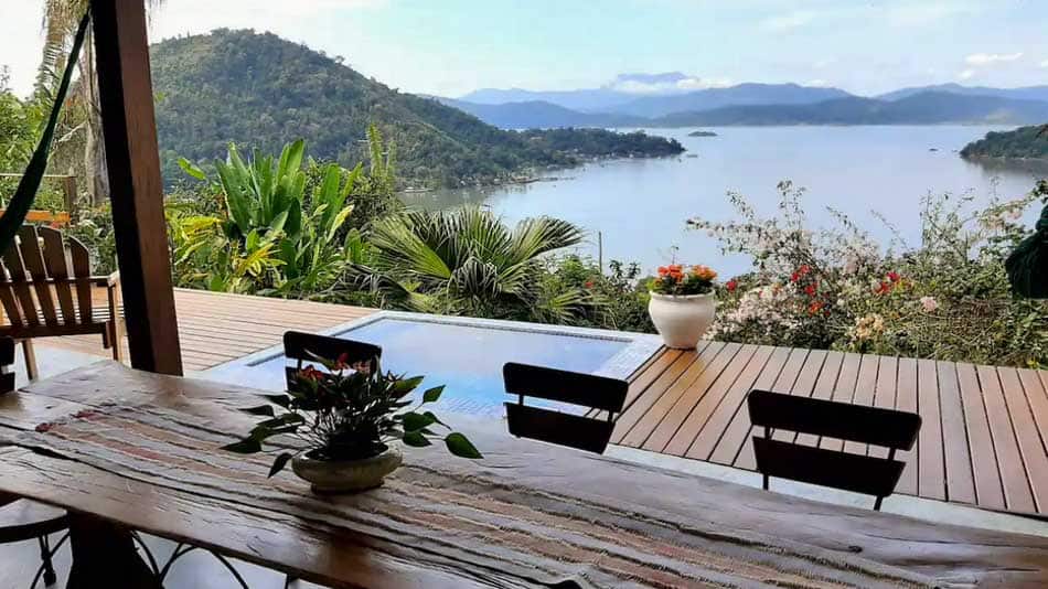 Casa para alugar no Airbnb em Paraty com vista e piscina